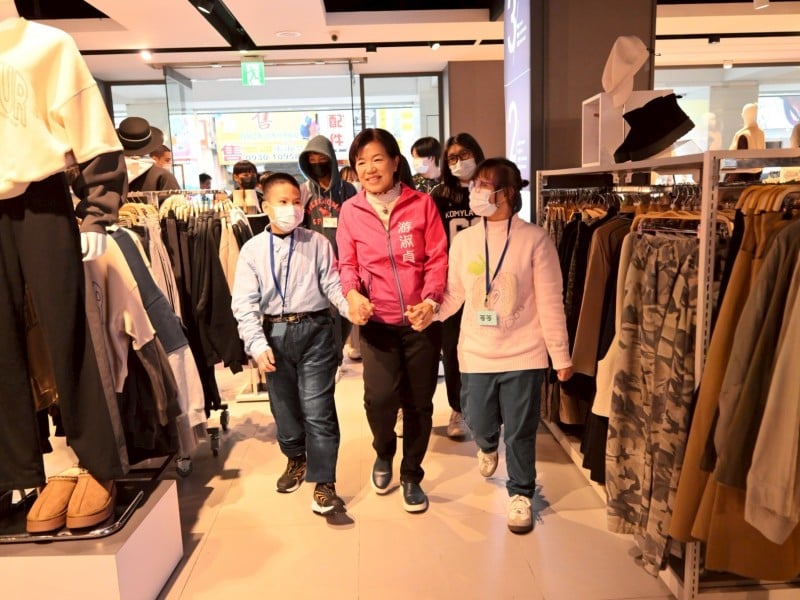 寒冬送溫暖！ 游淑貞感謝NET、麥當勞企業 陪伴弱勢孩童「衣」起迎新年